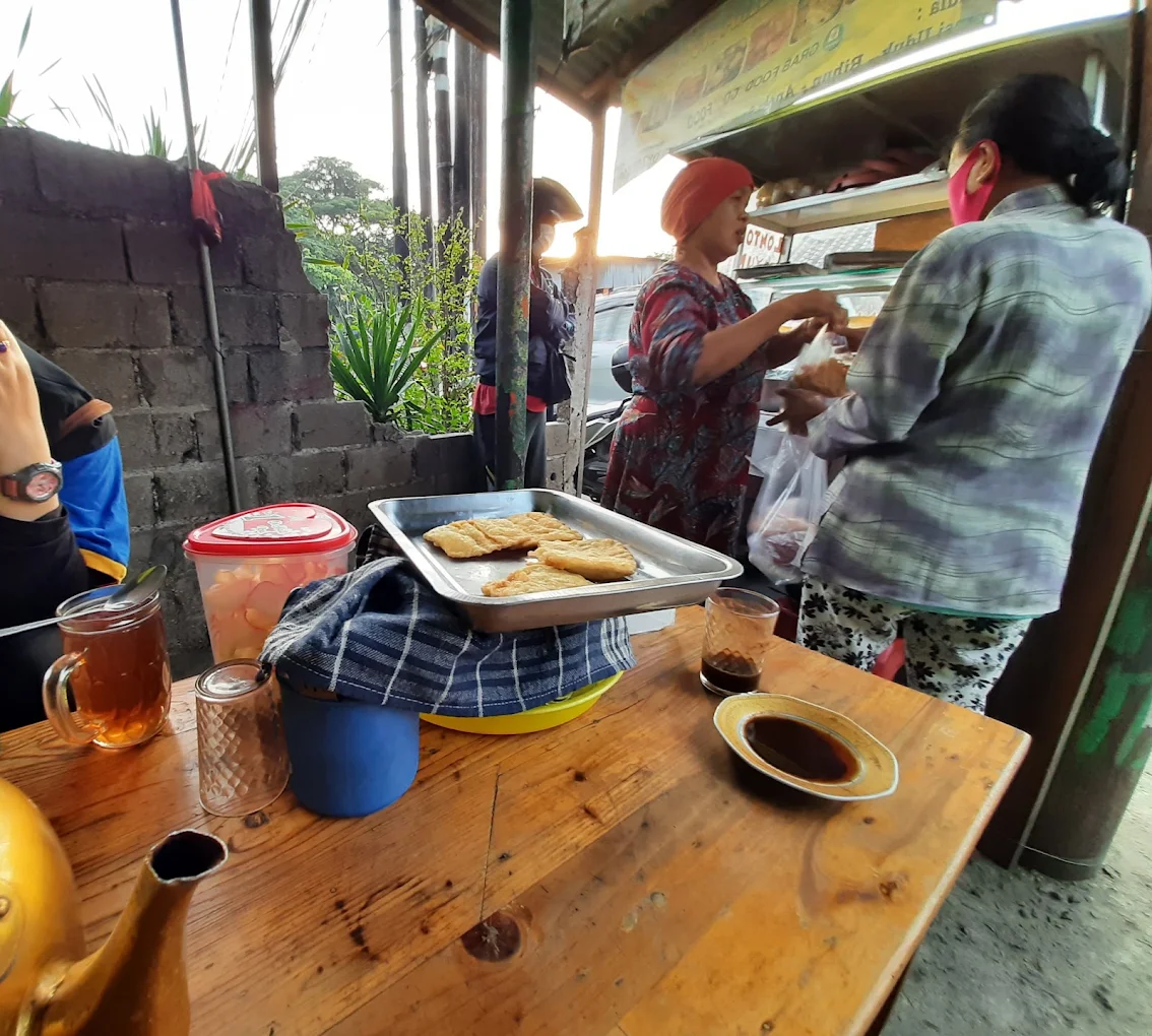 Suasana Warung Nasi Uduk
